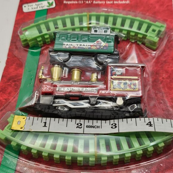 Santa Express Mini Train Engine & Caboose Plastic Snap Together with Tracks - Picture 3 of 5